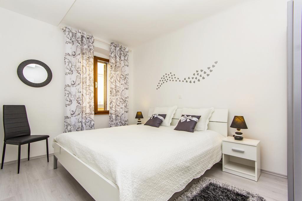Center Apartment Lori Pula Dış mekan fotoğraf