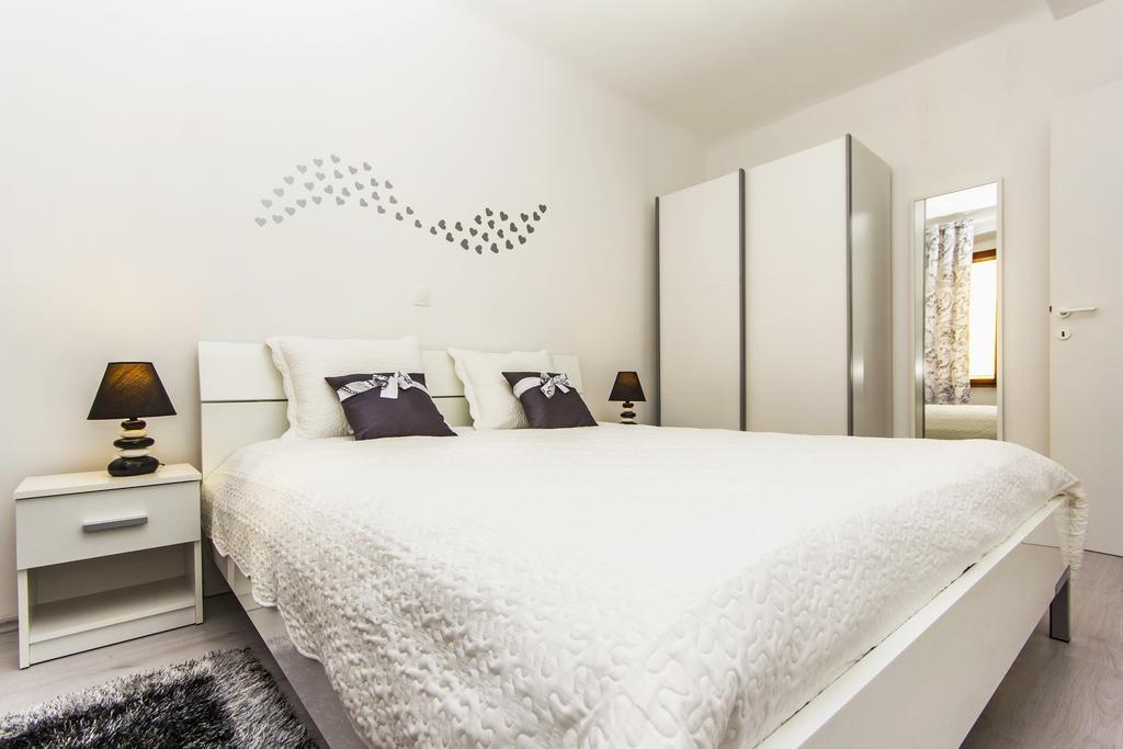 Center Apartment Lori Pula Dış mekan fotoğraf