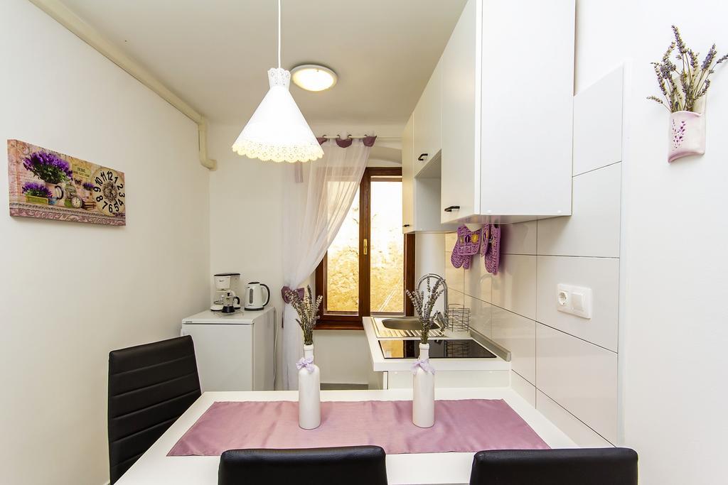 Center Apartment Lori Pula Dış mekan fotoğraf