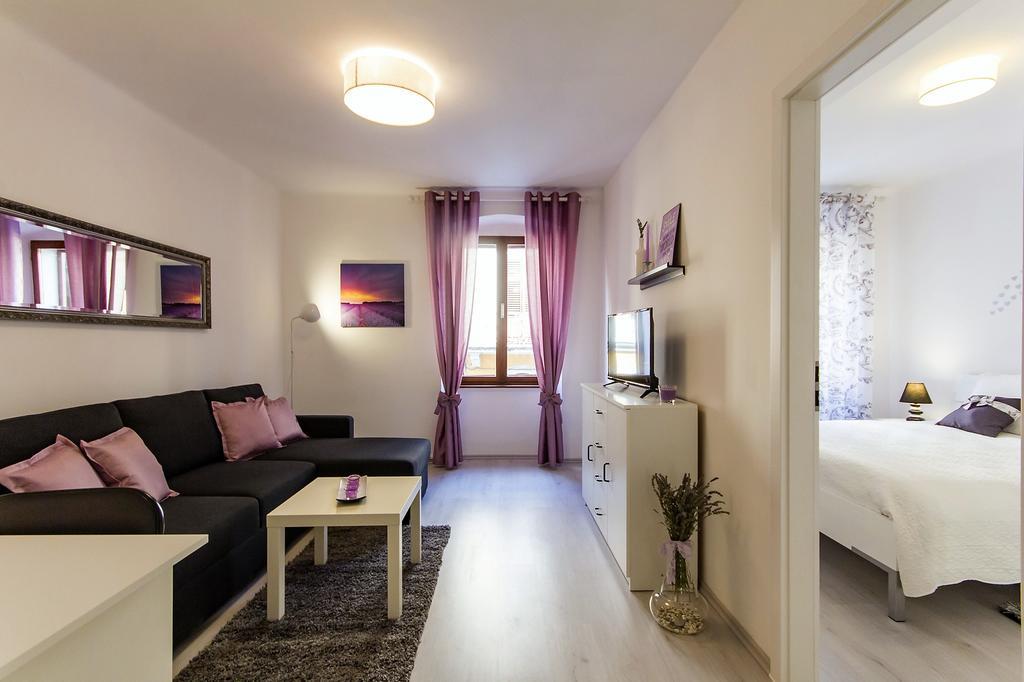Center Apartment Lori Pula Dış mekan fotoğraf
